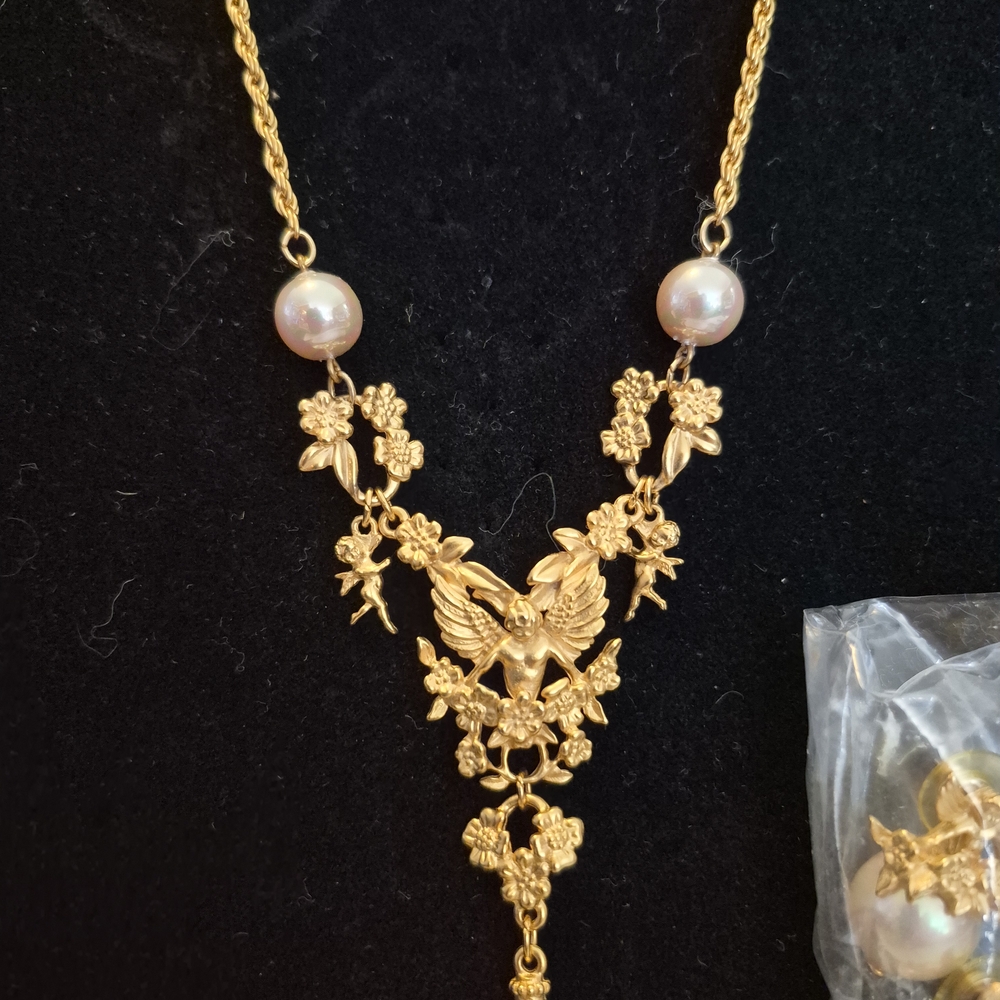 Angel Cherub 28-inch Necklace and Pierced Earring Set with Pearls - Picture 4 of 10